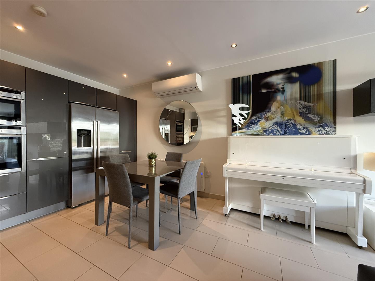 Image of Apartment - 2 Bedrooms - 2 Bathrooms for Rental in Ocean Village-Gibraltar, Image 8